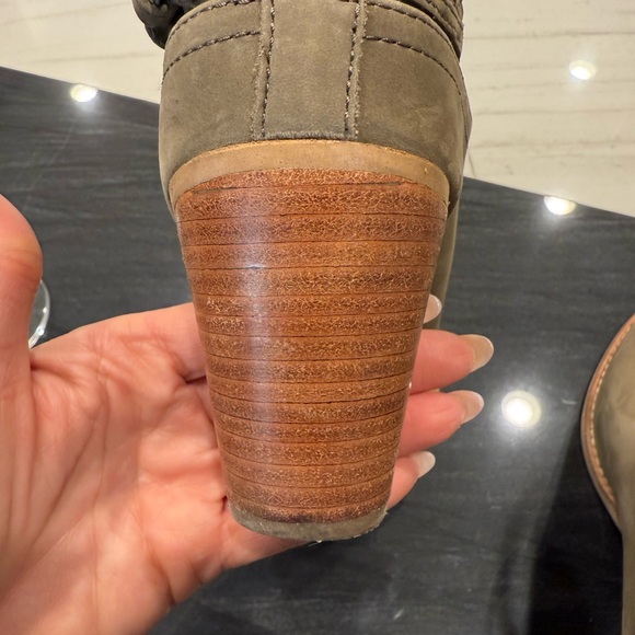 Mule style boot with ankle strap. Olive green. - Picture 7 of 9